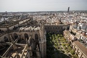 Na zdobnou Giraldu je možné vylézt v rámci vstupného do katedrály. Z vrcholu se odkrývá nádherný pohled na 800tisícové město Sevilla.