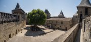Uprostřed opevněného města byste asi těžko čekali ještě opevněnější hrad. Ale v Carcassonne je všechno možné. Hrad Le château comtal mohl bránit místní šlechtu i před útokem vlastních občanů.