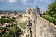 Roku 1262 vznikl na levém břehu řeky nový městys, Bastide Saint-Louis. Zde se naplno rozvíjelo hospodářství a obchod, kdežto staré město sloužilo jako královská pevnost.